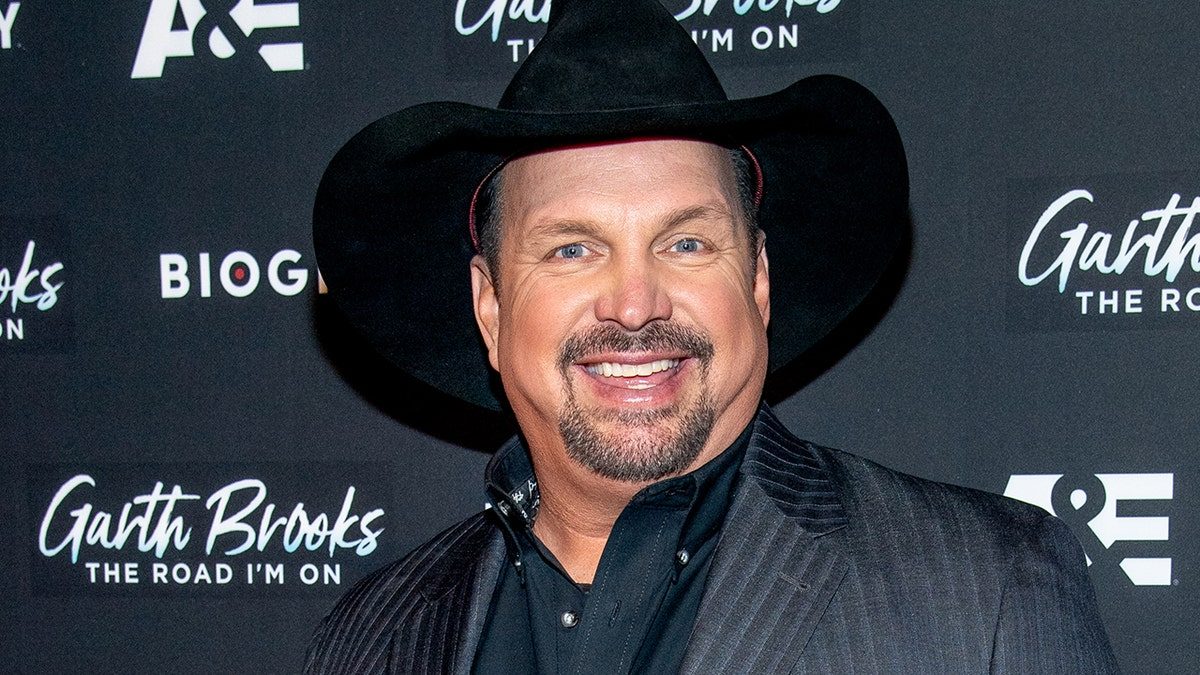 Garth Brooks Official Merch: 7 Must-Have Items for Fans