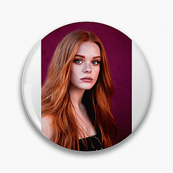 Abigail Cowen plays the character Bloom in the series Abigail Cowen Pins