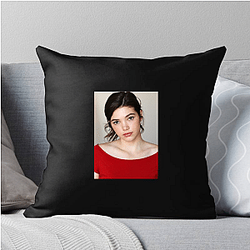 Alisha Newton has won awards for her acting Alisha Newton Pillows Cover
