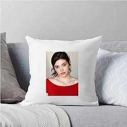 Alisha Newton has won awards for her acting Alisha Newton Pillows Cover