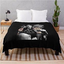 Amanda Nunes Classic Throw Blanket
