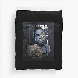 Amanda Nunes Essential Duvet Cover