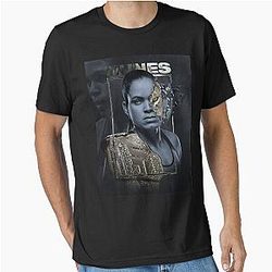 Amanda Nunes Essential T-Shirt