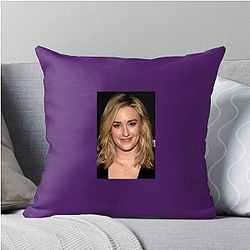 Resilient Heroine Ashley Johnson Pillows Cover