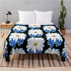 Ashnikko Daisies Throw Blanket