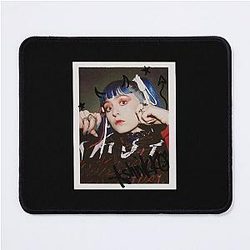 Ashnikko pri Mouse Pad