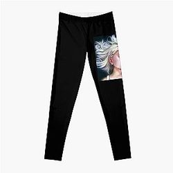 Aurora Aksnes.    Leggings