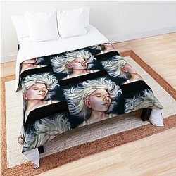 Aurora Aksnes.    Comforter