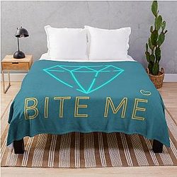 Avril lavigne love sux Essential  Throw Blanket