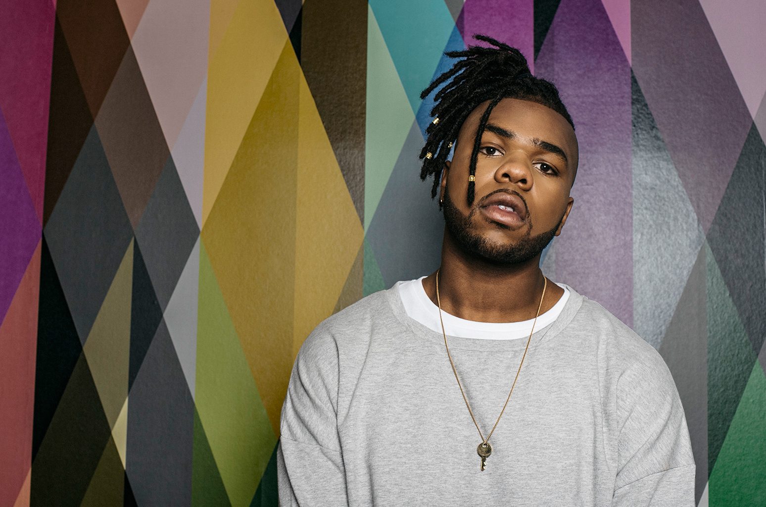 Mnek Merch Secrets: How the Singer’s Gear Boosts Fan Love