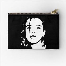 Bella Thorne Pouch