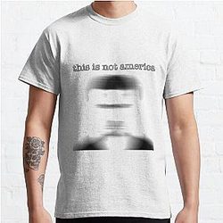 Ce n'est pas l'Amérique - Claes Bang (motion blur) T-shirt classique RB1608