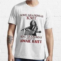 Some Grandmas Knit Real Grandmas Listen to Bonnie Raitt Essential T-Shirt