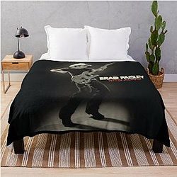 Brad Paisley Hits Throw Blanket