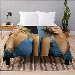 Cameron Diaz Throws Blanket