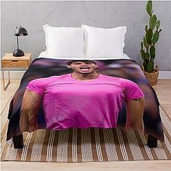 Carlos Alcaraz on the field Throw Blanket