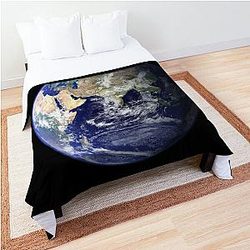 LIVE THE MOMENT LOOK EARTH  Comforter