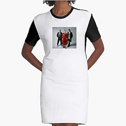 Glasgow-Based Trio CHVRCHES Dresses