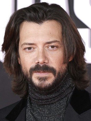 Alvaro Morte Official Store: Actor’s Top Gear Picks