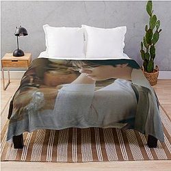 SERIM CRAVITY Throw Blanket