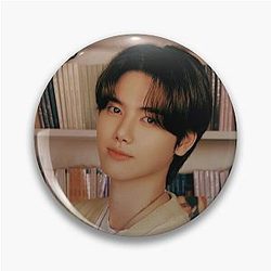 MINHEE CRAVITY Pin