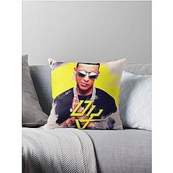 Daddy Yankee Clásica Throw Pillow