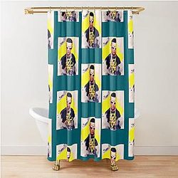 DADDY YANKEE - LEGEND 
Camiseta esencial Shower Curtain