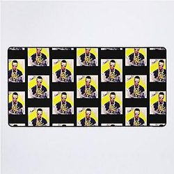 Daddy Yankee - Legendaddy Camiseta Esencial Desk Mat