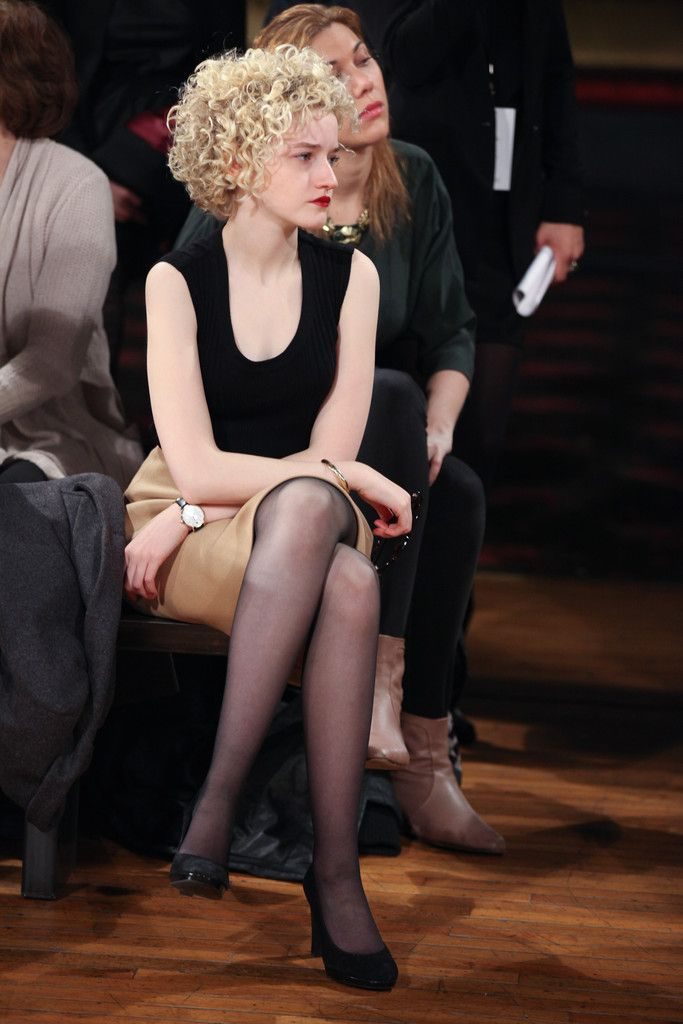 Julia Garner Merch: 7 Must-Have Pieces for Fans of the Star