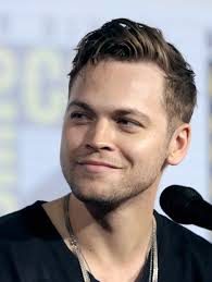 Alexander Calvert Official Store: Actor’s Must‑Have Gear