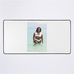 Red Carpet Queen Danielle Brooks Mouse Pads