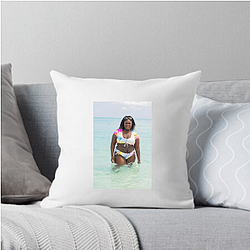 Red Carpet Queen Danielle Brooks Pillows Cover
