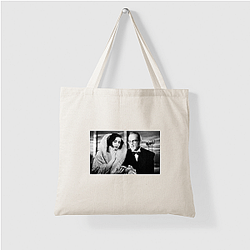Death Becomes Her also stars actor Bruce Willis Death Becomes Her Bags
