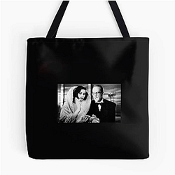 Death Becomes Her also stars actor Bruce Willis Death Becomes Her Bags