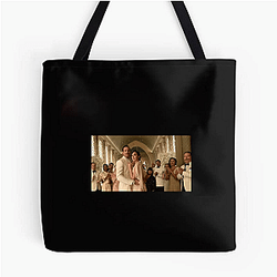 Death on the Nile's plot involves a murder investigation Death On The Nile Bags