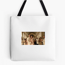 Death on the Nile's plot involves a murder investigation Death On The Nile Bags