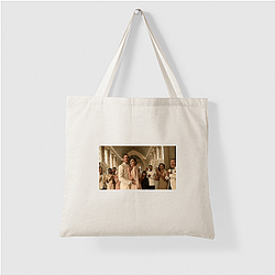 Death on the Nile's plot involves a murder investigation Death On The Nile Bags