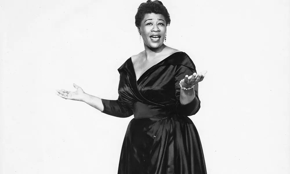 Ella Fitzgeralds Role in Pioneering Scat Singing in Jazz