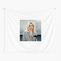 Elizabeth Banks is an American actress Elizabeth Banks Tapestries