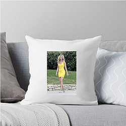 Elizabeth Banks directed the film Charlie's Angels Elizabeth Banks Pillows Cover