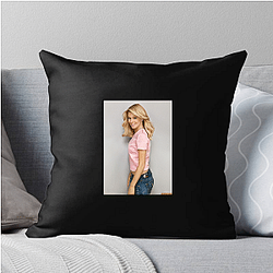 Elizabeth Banks starred in the Pitch Perfect movies Elizabeth Banks Pillows Cover