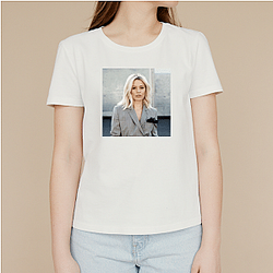 Elizabeth Banks is an American actress Elizabeth Banks T-Shirts