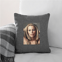 Elizabeth Banks is a versatile talent Elizabeth Banks Pillows Cover