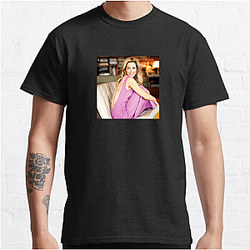 Elizabeth Banks' career spans over two decades Elizabeth Banks T-Shirts