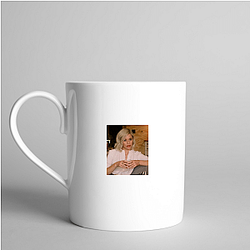 Elizabeth Banks directed the movie Pitch Perfect 2 Elizabeth Banks Mugs