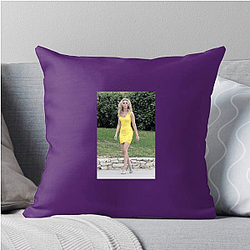 Elizabeth Banks directed the film Charlie's Angels Elizabeth Banks Pillows Cover
