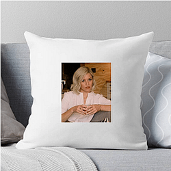 Elizabeth Banks directed the movie Pitch Perfect 2 Elizabeth Banks Pillows Cover