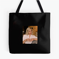 Elizabeth Banks directed the movie Pitch Perfect 2 Elizabeth Banks Bags