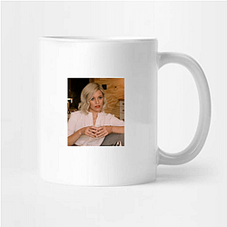 Elizabeth Banks directed the movie Pitch Perfect 2 Elizabeth Banks Mugs