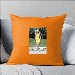 Elizabeth Banks directed the film Charlie's Angels Elizabeth Banks Pillows Cover